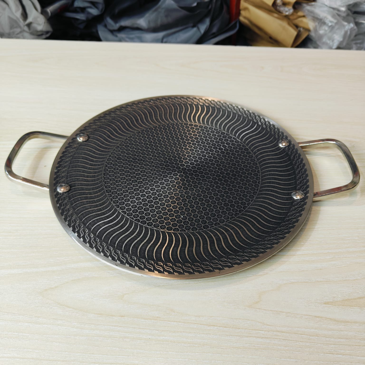 32cm High Quality Steel Honeycomb Tawa (Majuni free 5 pcs )